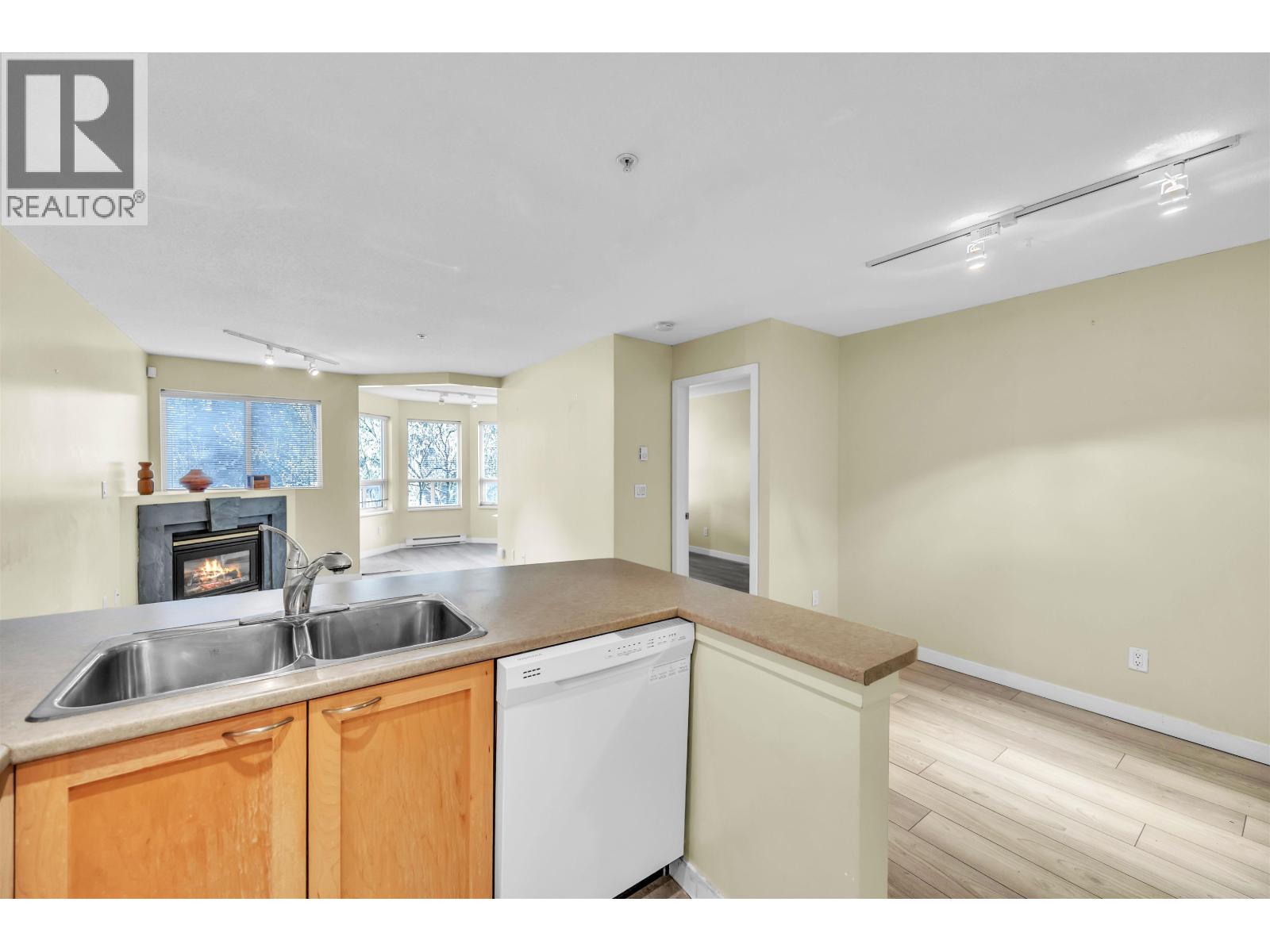 301 7383 Griffiths Drive, Burnaby, British Columbia V5E 4M8 - Photo 12 - R3105373