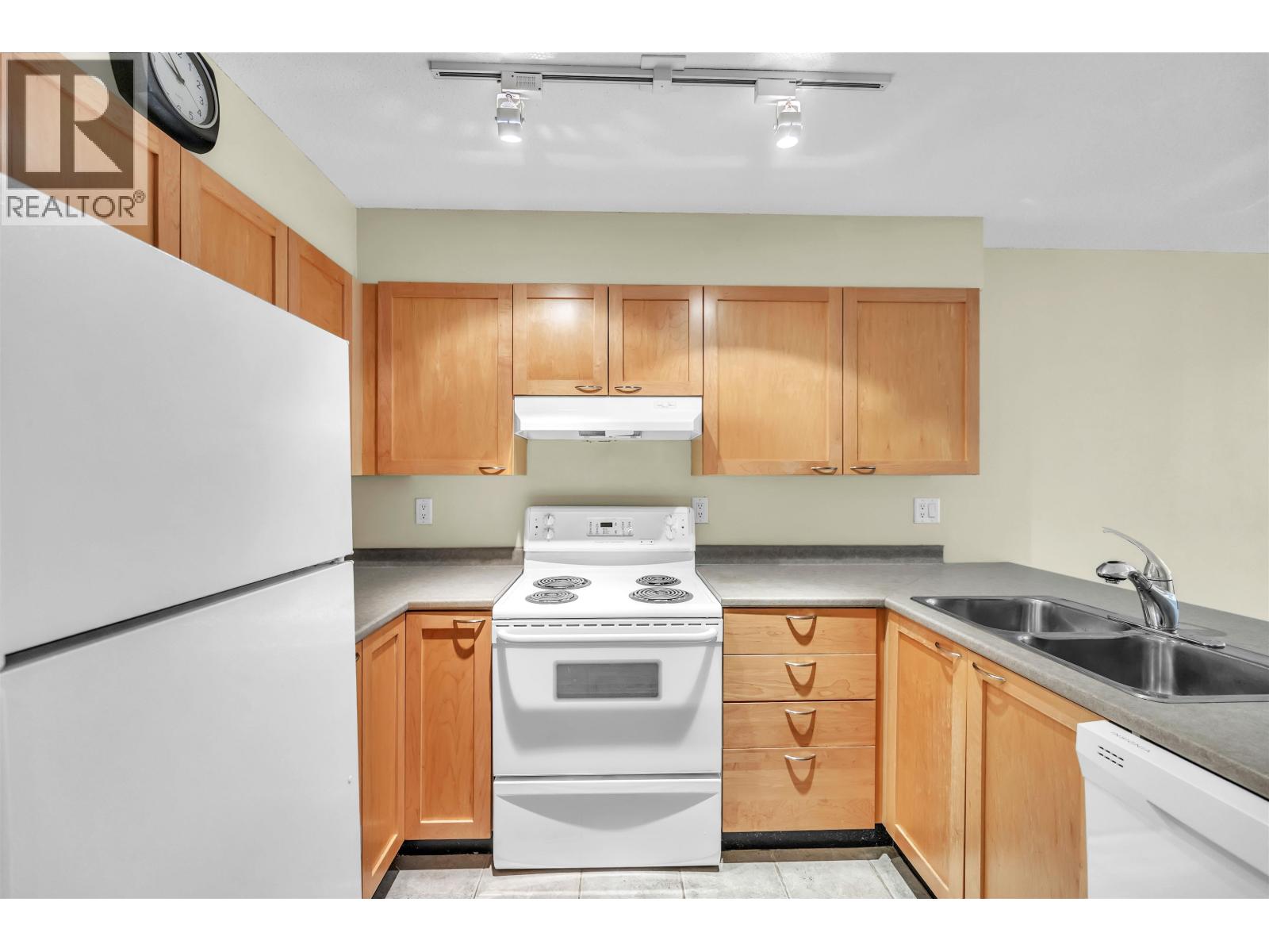 301 7383 Griffiths Drive, Burnaby, British Columbia V5E 4M8 - Photo 11 - R3105373