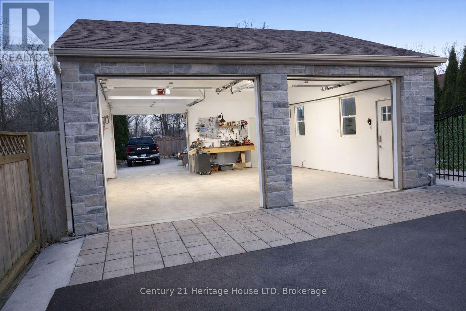 6021 Montrose Road, Niagara Falls, Ontario  L2H 1L4 - Photo 3 - X13139238