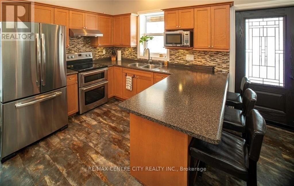9516 Argyle Street E, North Middlesex, Ontario  N0M 1A0 - Photo 7 - X13072966
