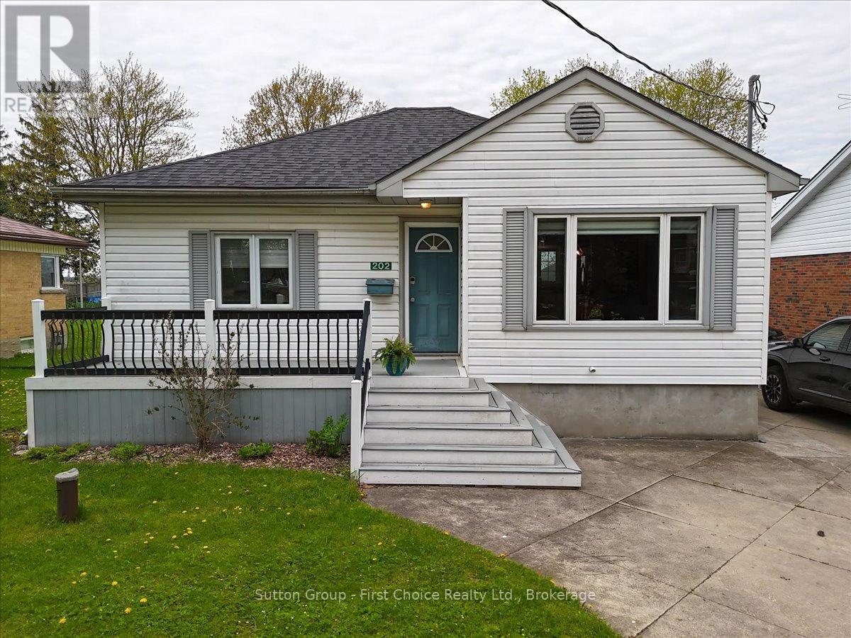 202 Huron Road, Perth South, Ontario  N0K 1X0 - Photo 3 - X13139242