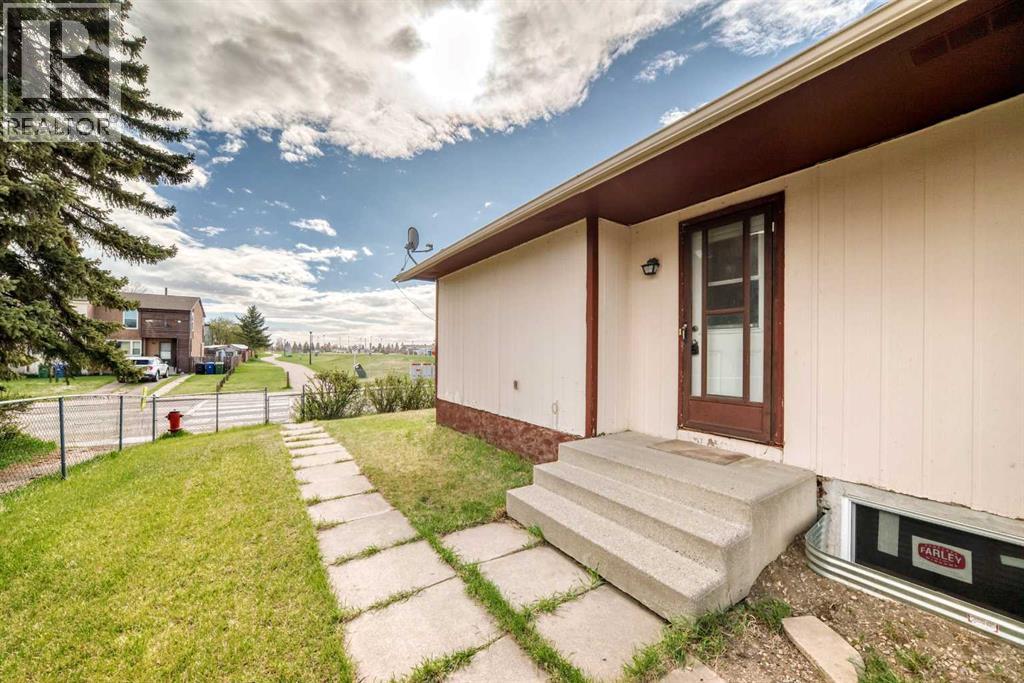 703 58 Street Se, Calgary, Alberta  T2A 3S3 - Photo 3 - A2310063