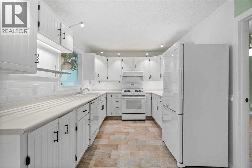 164 Sun Valley Drive SE, Calgary, Alberta  T2X 2C1 - Photo 9 - A2307742