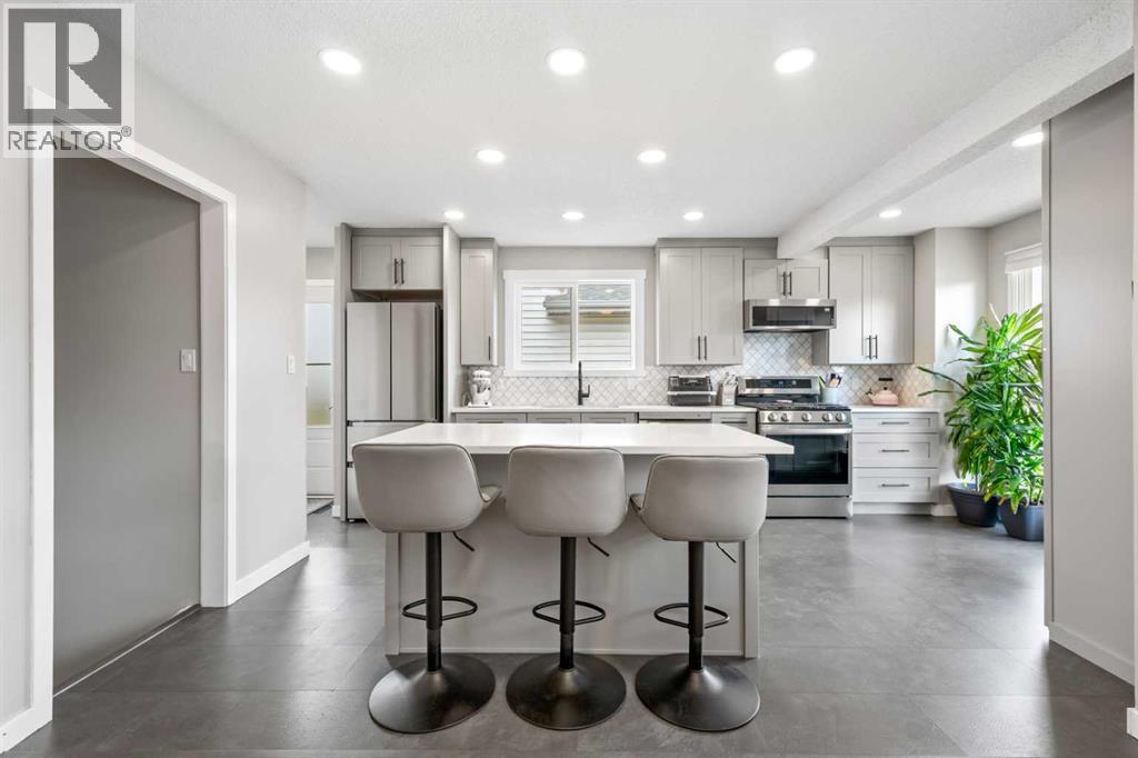 11 Deersaxon Circle SE, Calgary, Alberta  T2J 6V8 - Photo 3 - A2307805
