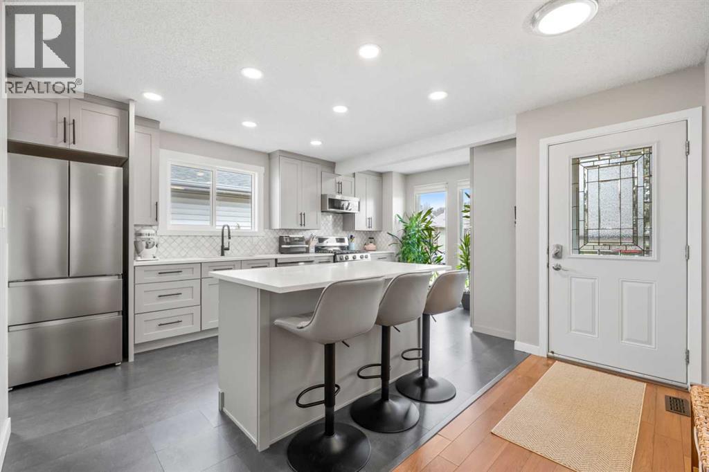 11 Deersaxon Circle SE, Calgary, Alberta  T2J 6V8 - Photo 4 - A2307805