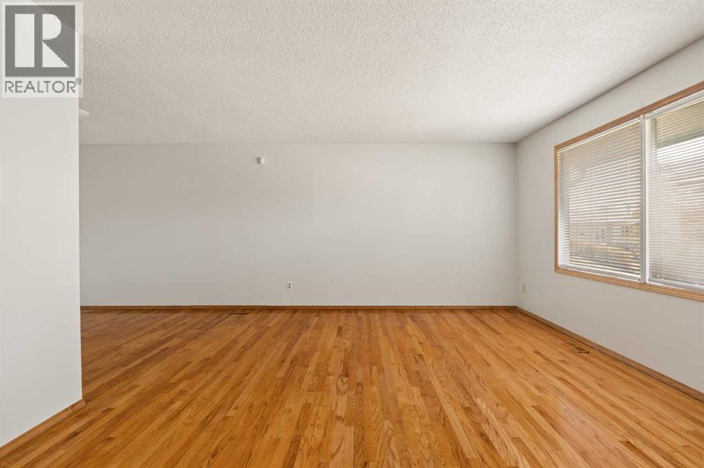 404 Manora Way NE, Calgary, Alberta  T2A 4R4 - Photo 7 - A2303893
