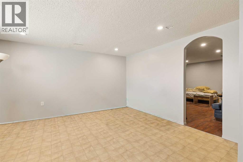 404 Manora Way NE, Calgary, Alberta  T2A 4R4 - Photo 20 - A2303893