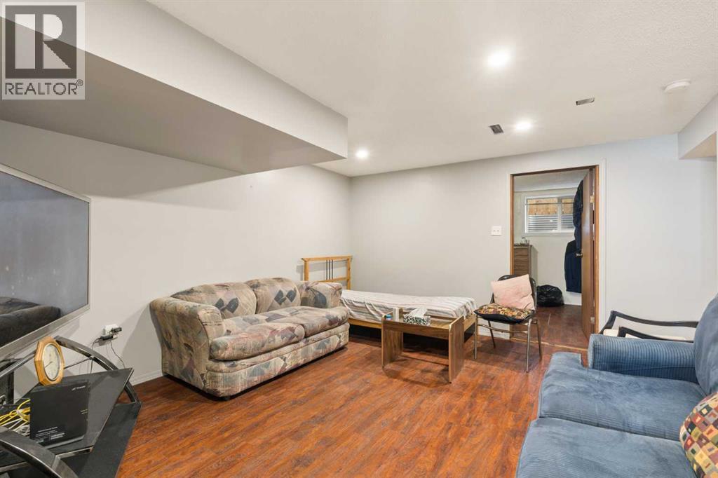 404 Manora Way NE, Calgary, Alberta  T2A 4R4 - Photo 22 - A2303893