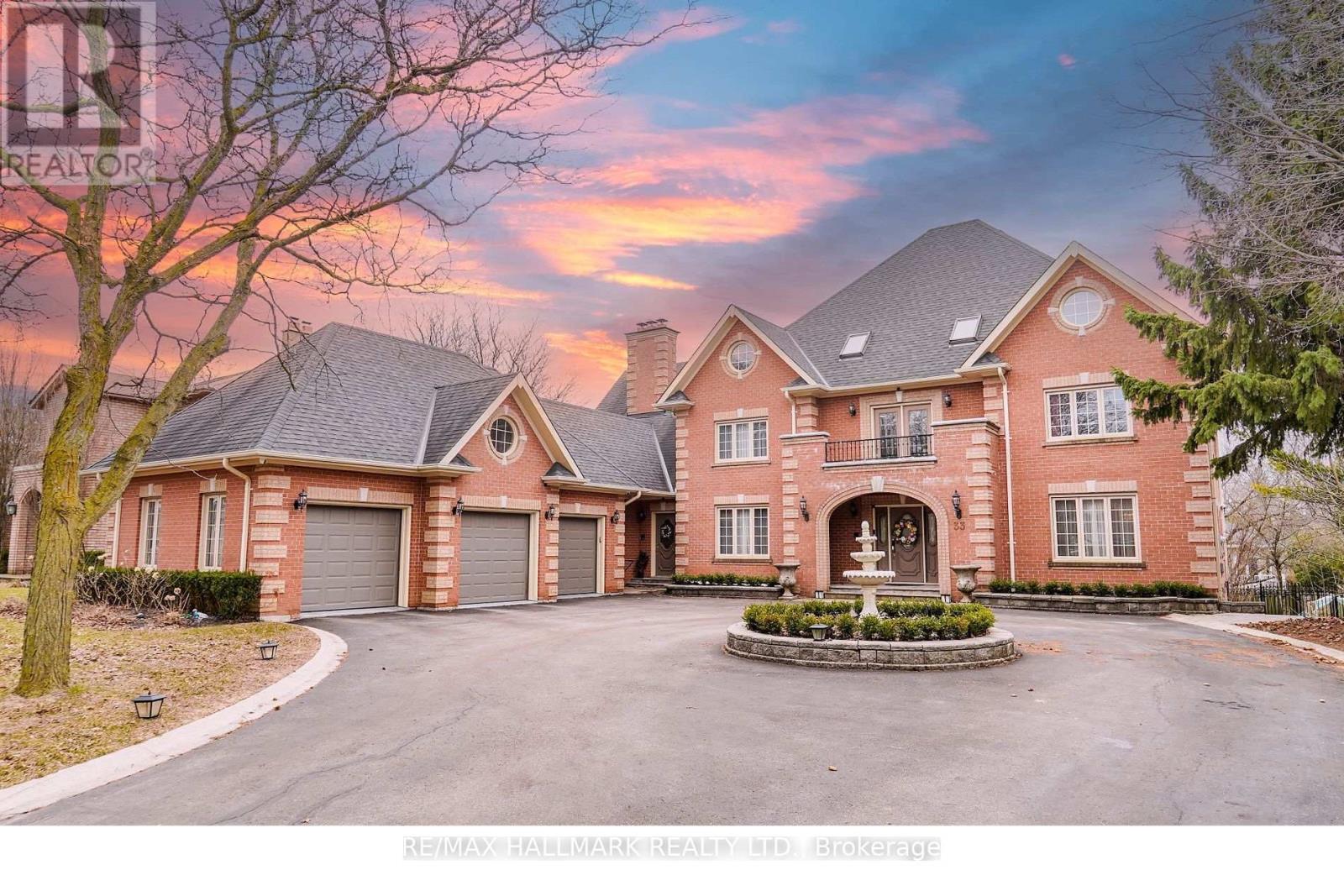 33 OATLANDS CRESCENT, Richmond Hill, Ontario