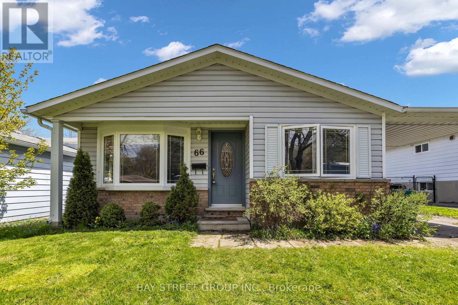 66 Amos Avenue, Waterloo, Ontario  N2L 5G3 - Photo 3 - X13139258