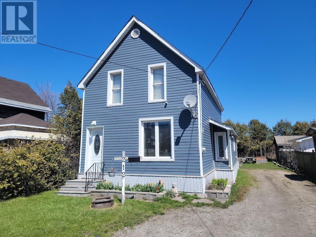 212 Wallace Ter, Sault Ste. Marie, Ontario  P6C 1K6 - Photo 3 - SM261035