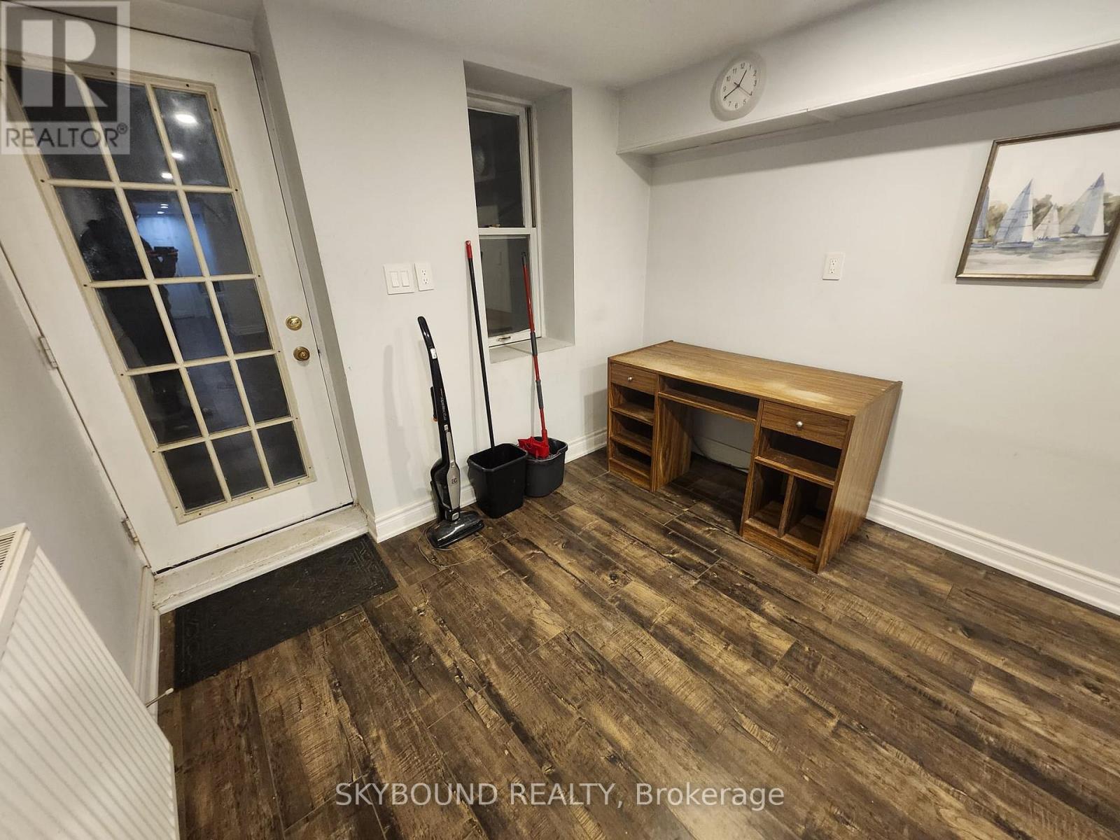 Lower 2 - 134 Glenwood Crescent, Toronto, Ontario  M4B 1K2 - Photo 2 - E13139282