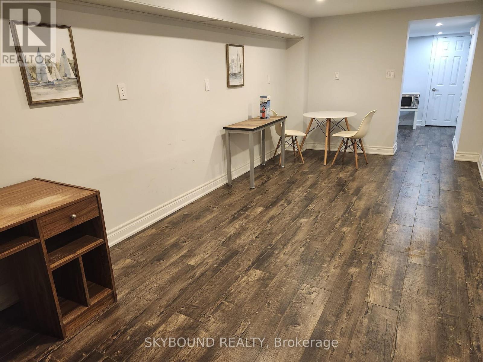Lower 2 - 134 Glenwood Crescent, Toronto, Ontario  M4B 1K2 - Photo 3 - E13139282