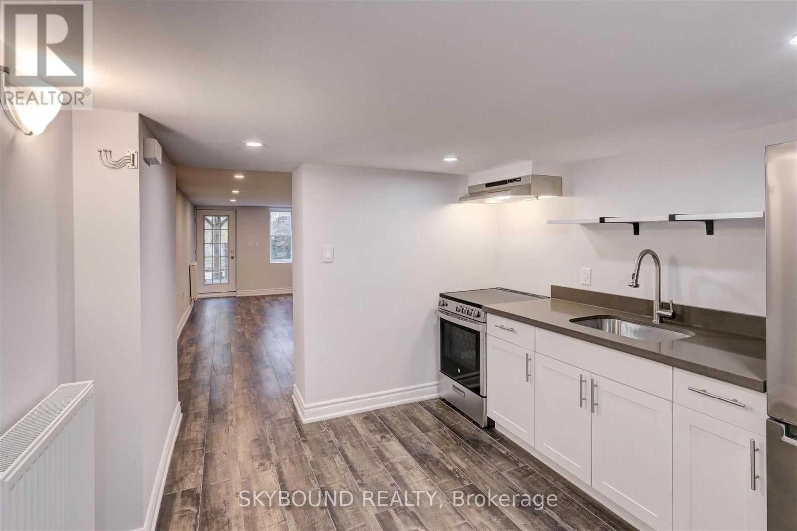 Lower 2 - 134 Glenwood Crescent, Toronto, Ontario  M4B 1K2 - Photo 4 - E13139282