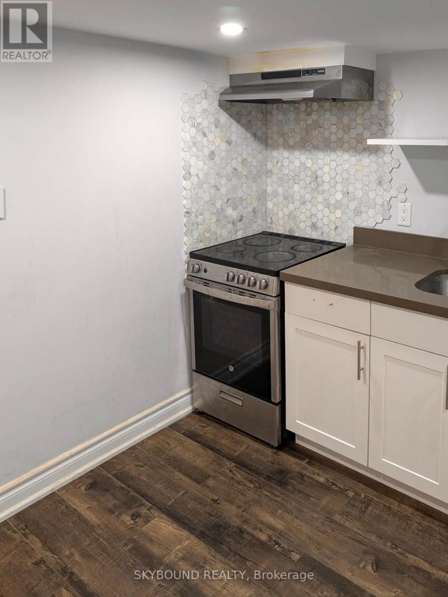 Lower 2 - 134 Glenwood Crescent, Toronto, Ontario  M4B 1K2 - Photo 5 - E13139282