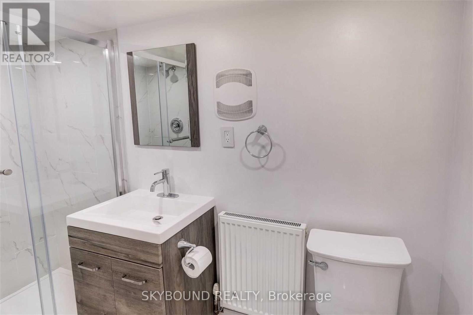 Lower 2 - 134 Glenwood Crescent, Toronto, Ontario  M4B 1K2 - Photo 6 - E13139282