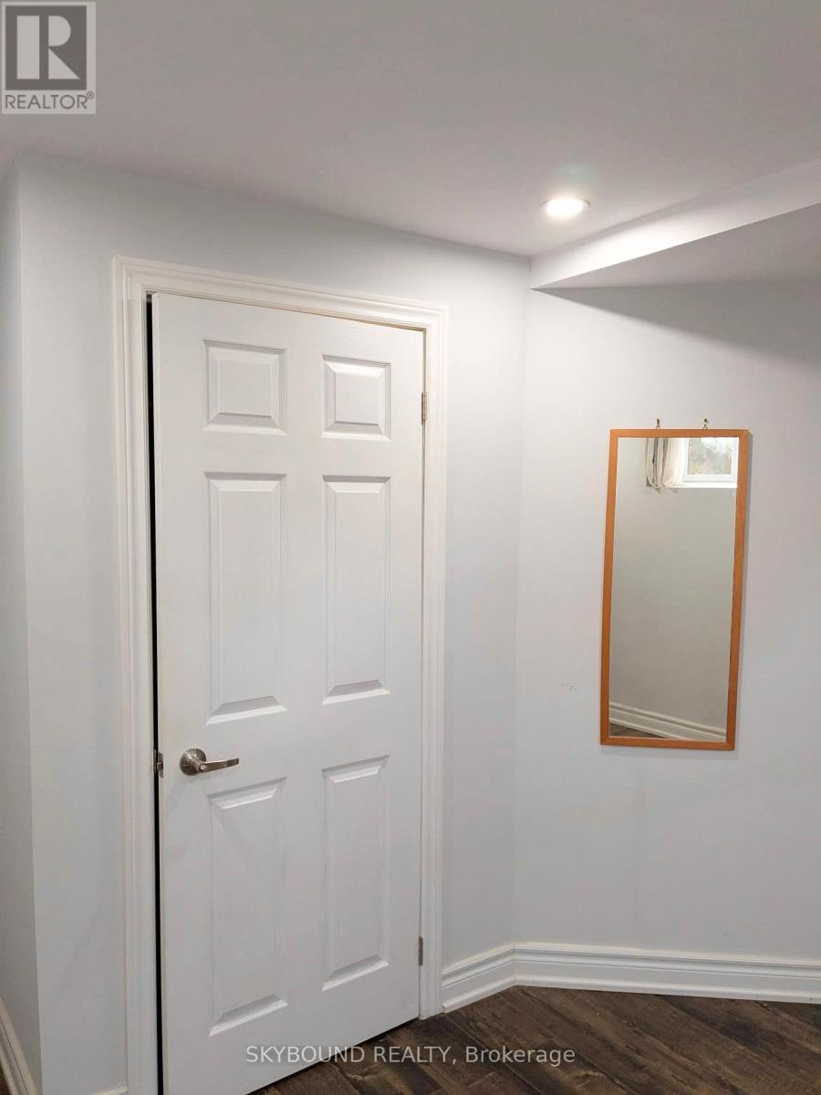 Lower 2 - 134 Glenwood Crescent, Toronto, Ontario  M4B 1K2 - Photo 7 - E13139282