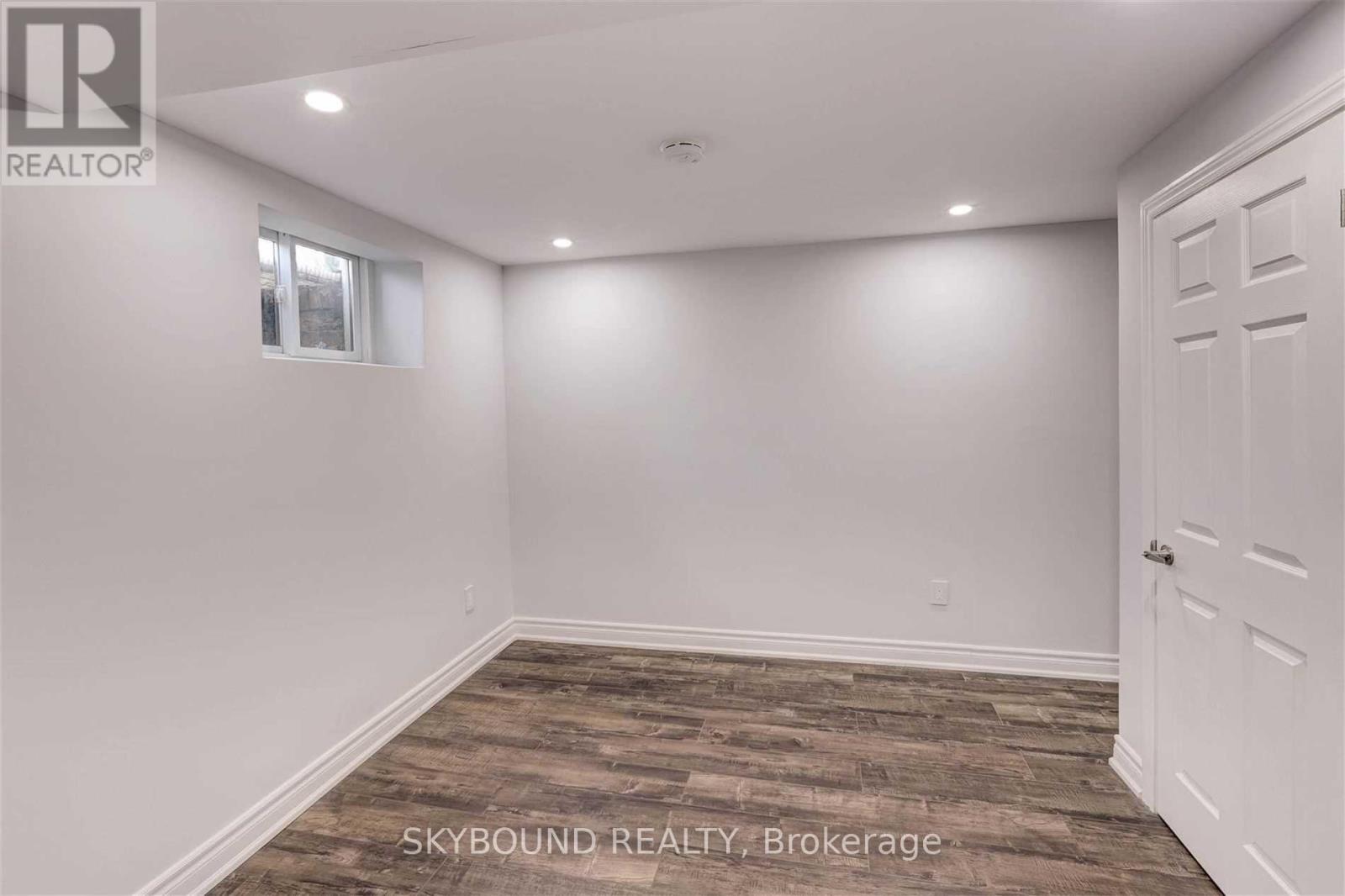 Lower 2 - 134 Glenwood Crescent, Toronto, Ontario  M4B 1K2 - Photo 8 - E13139282