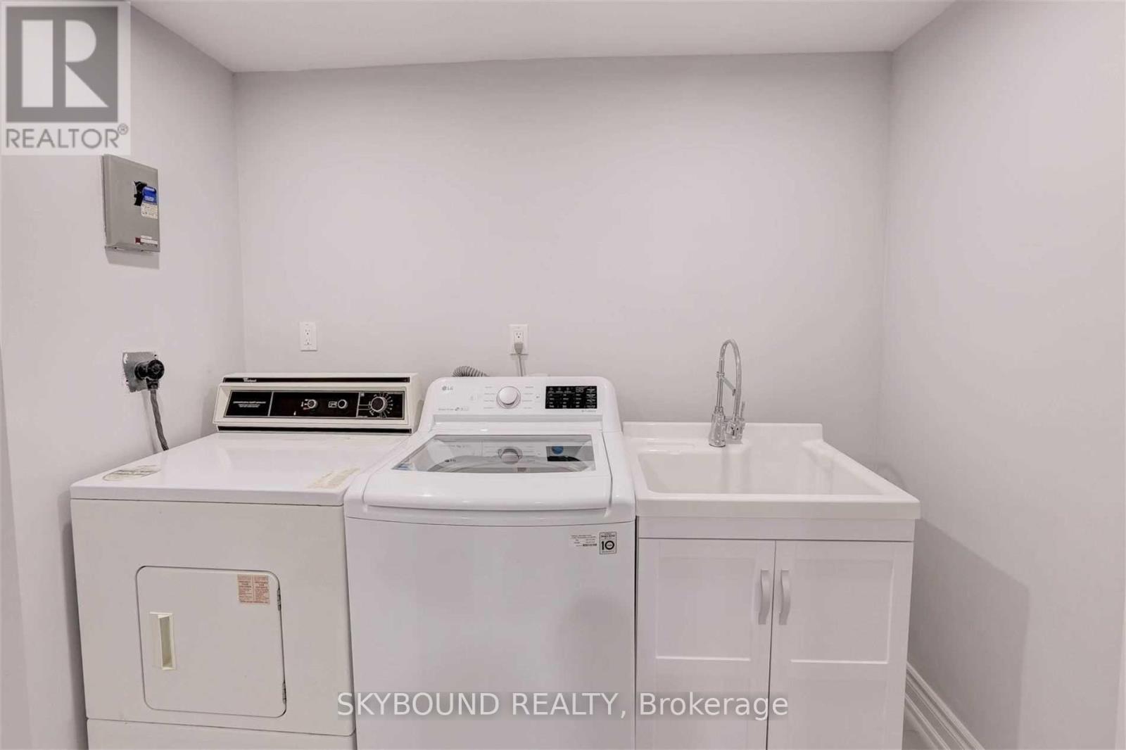 Lower 2 - 134 Glenwood Crescent, Toronto, Ontario  M4B 1K2 - Photo 9 - E13139282