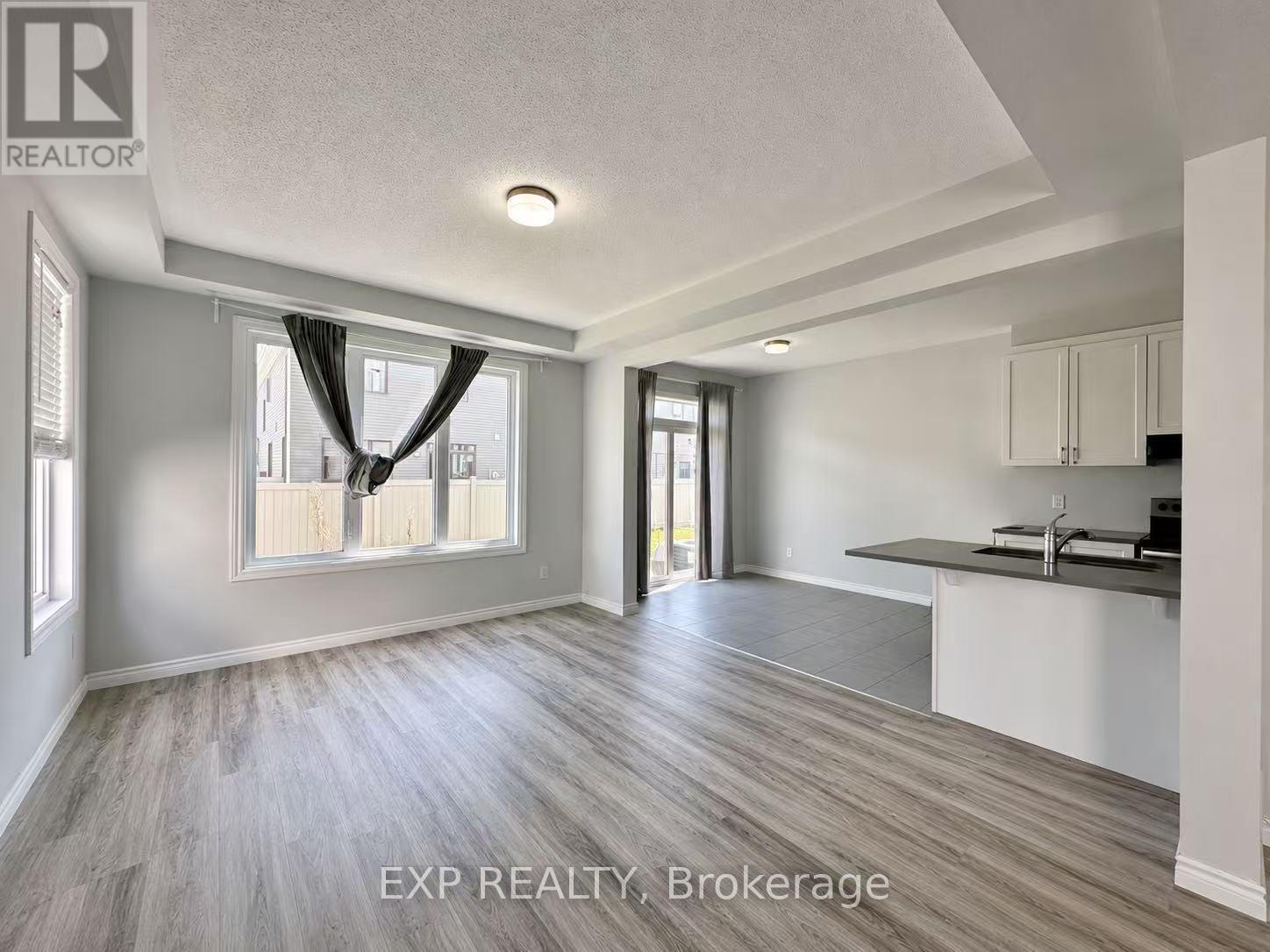 823 Regulus Ridge, Ottawa, Ontario  K2J 6S9 - Photo 3 - X12906706