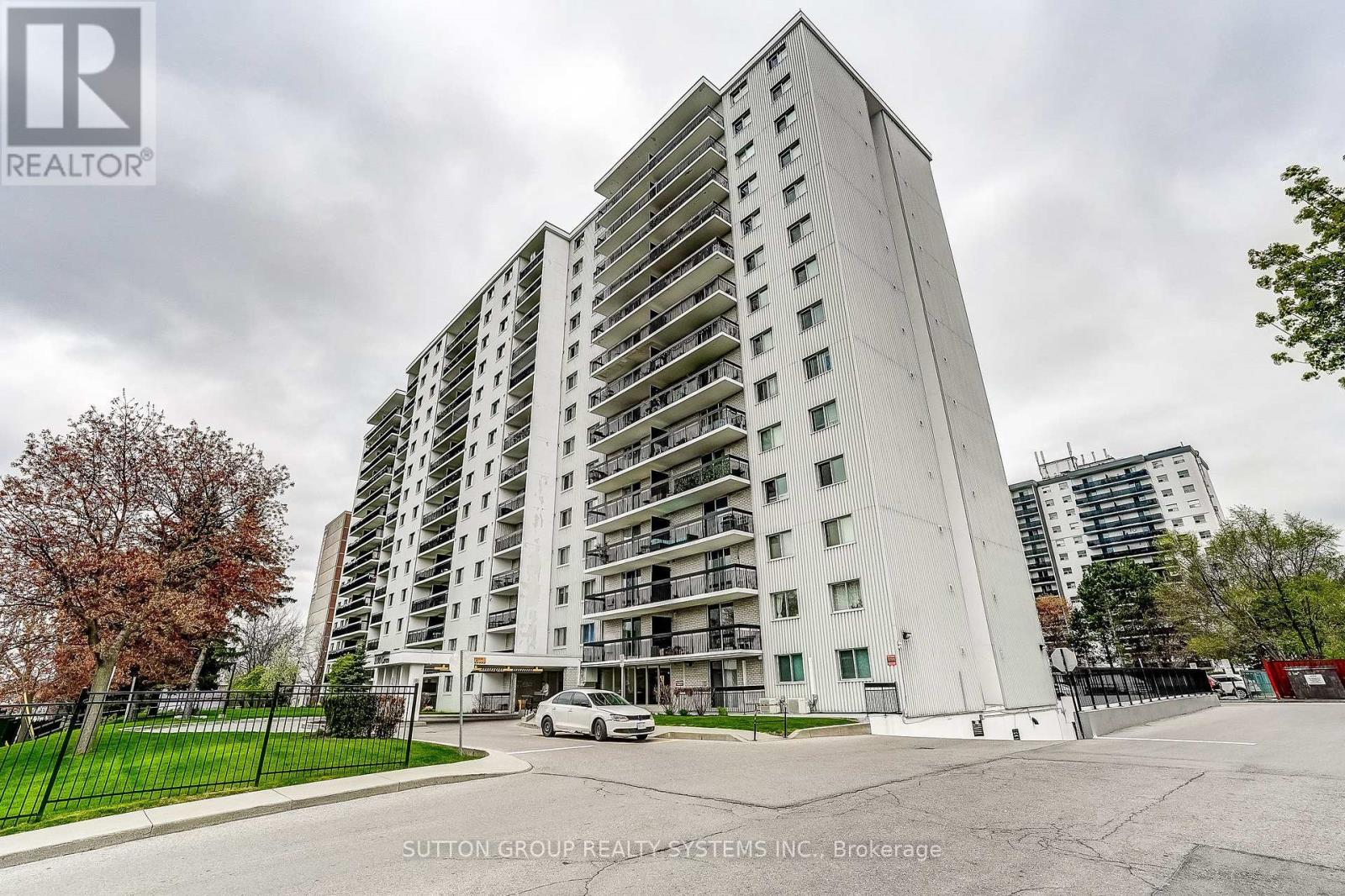 1211 - 1100 Caven Street, Mississauga, Ontario  L5G 4N3 - Photo 2 - W13139278