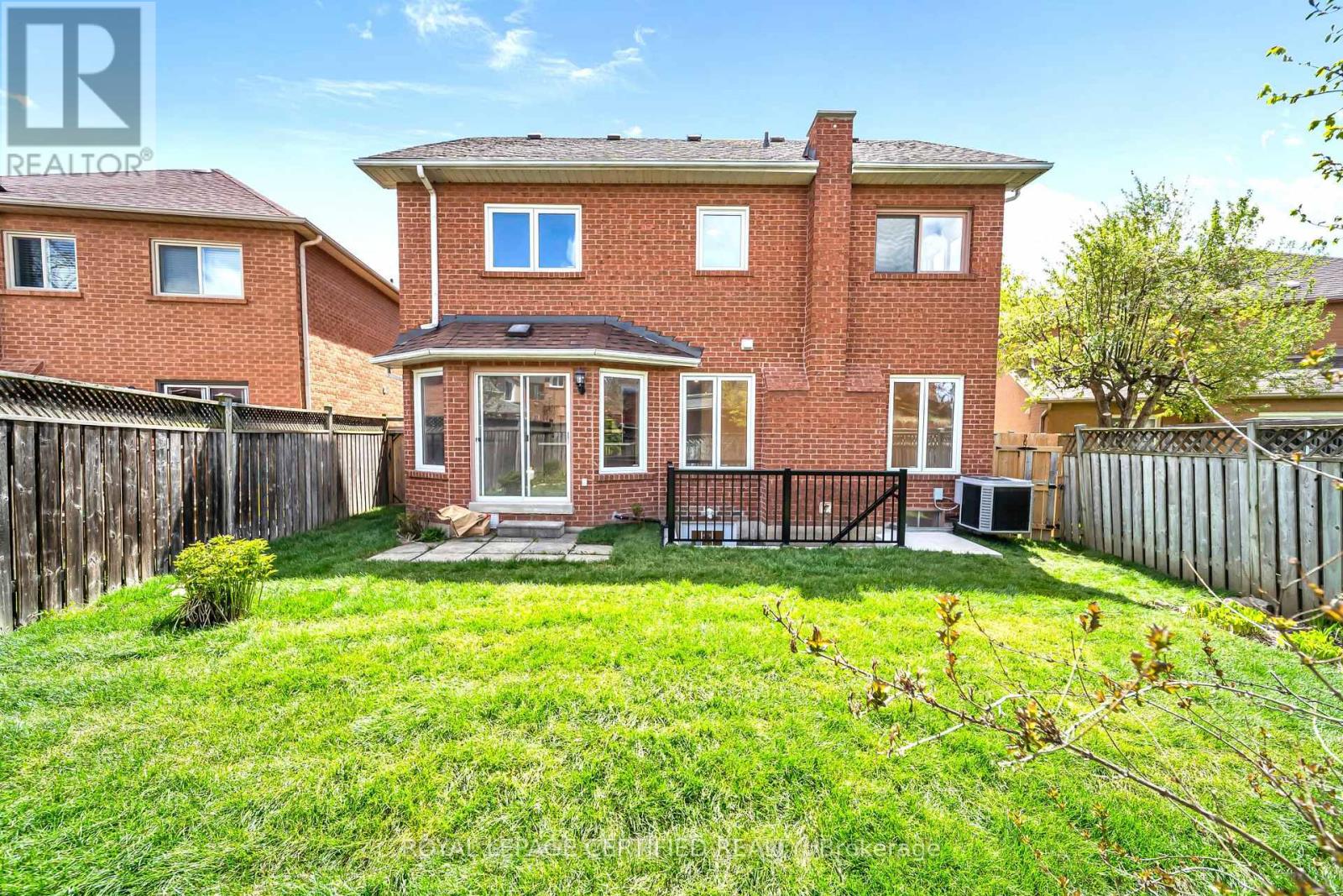 5016 Natkarni Crescent, Mississauga, Ontario  L5V 1L2 - Photo 3 - W13139292