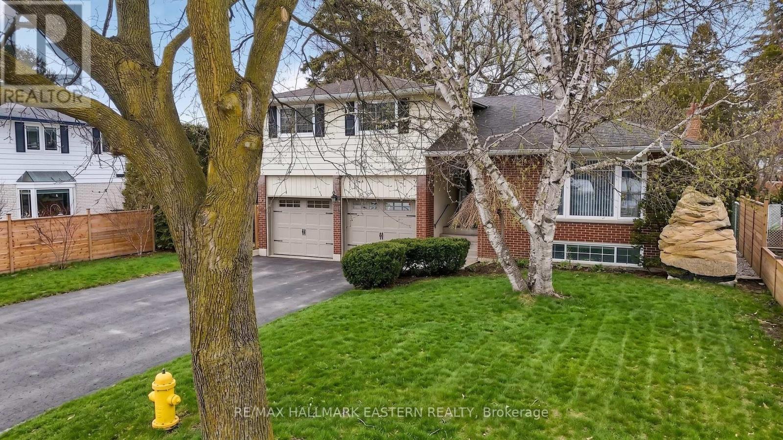 946 Beaufort Court, Oshawa, Ontario  L1G 7J8 - Photo 3 - E12830642