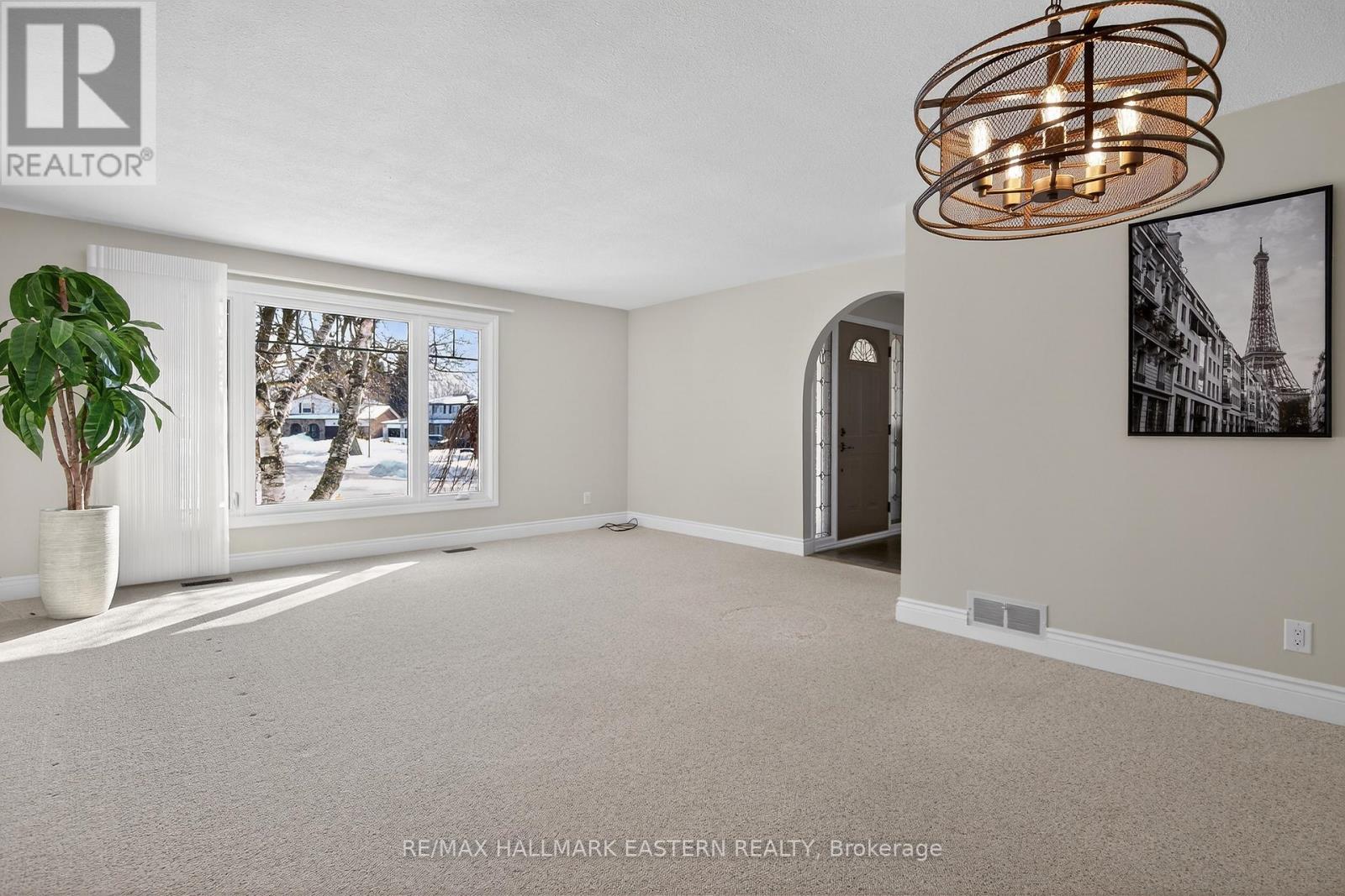 946 Beaufort Court, Oshawa, Ontario  L1G 7J8 - Photo 8 - E12830642