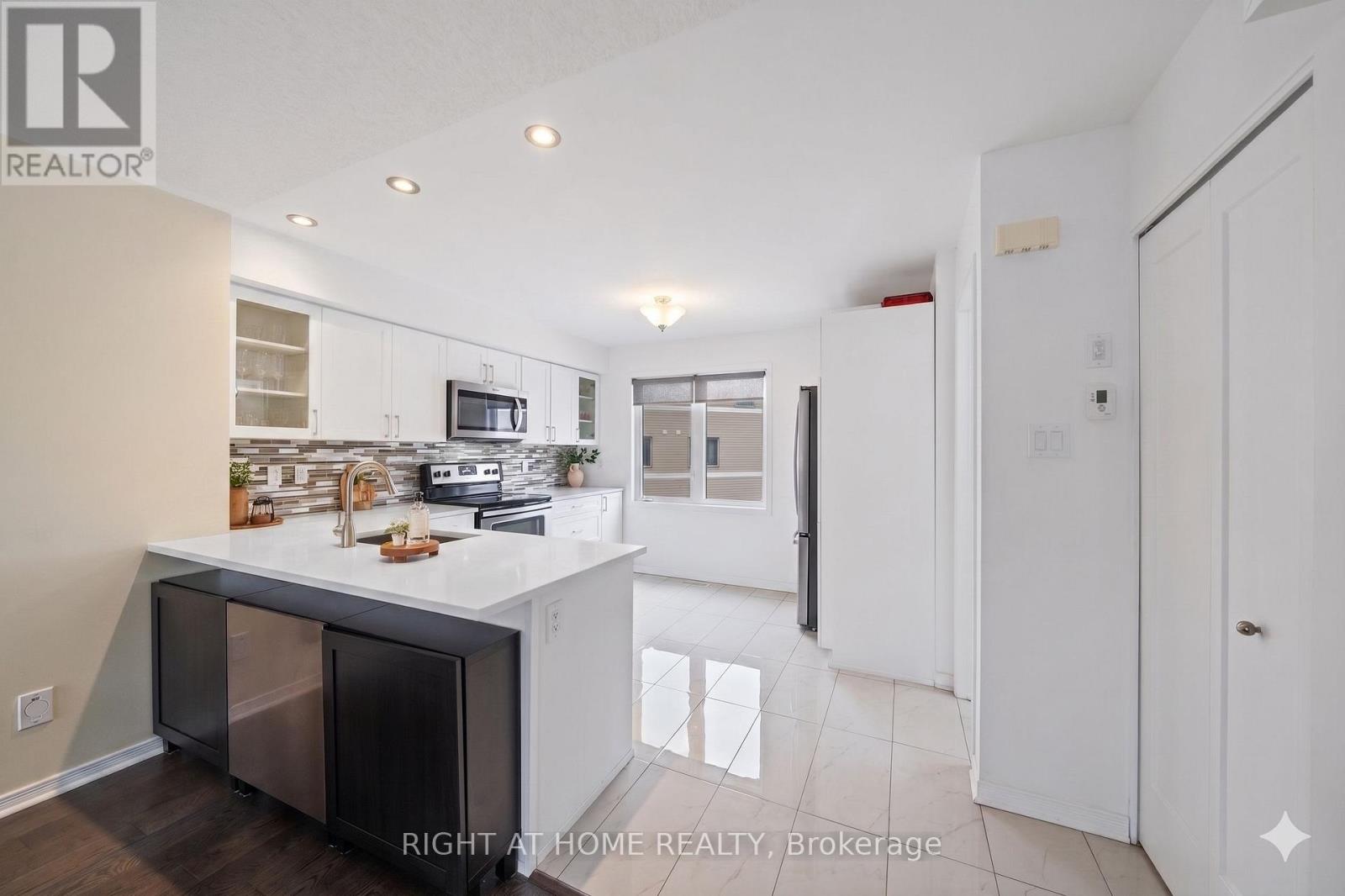 161 Camden Private, Ottawa, Ontario  K2J 6J1 - Photo 4 - X12930110