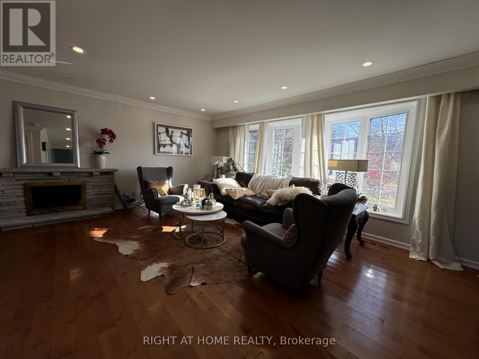 Upper 164 Guildwood Parkway, Toronto, Ontario  M1E 1P4 - Photo 2 - E13139340