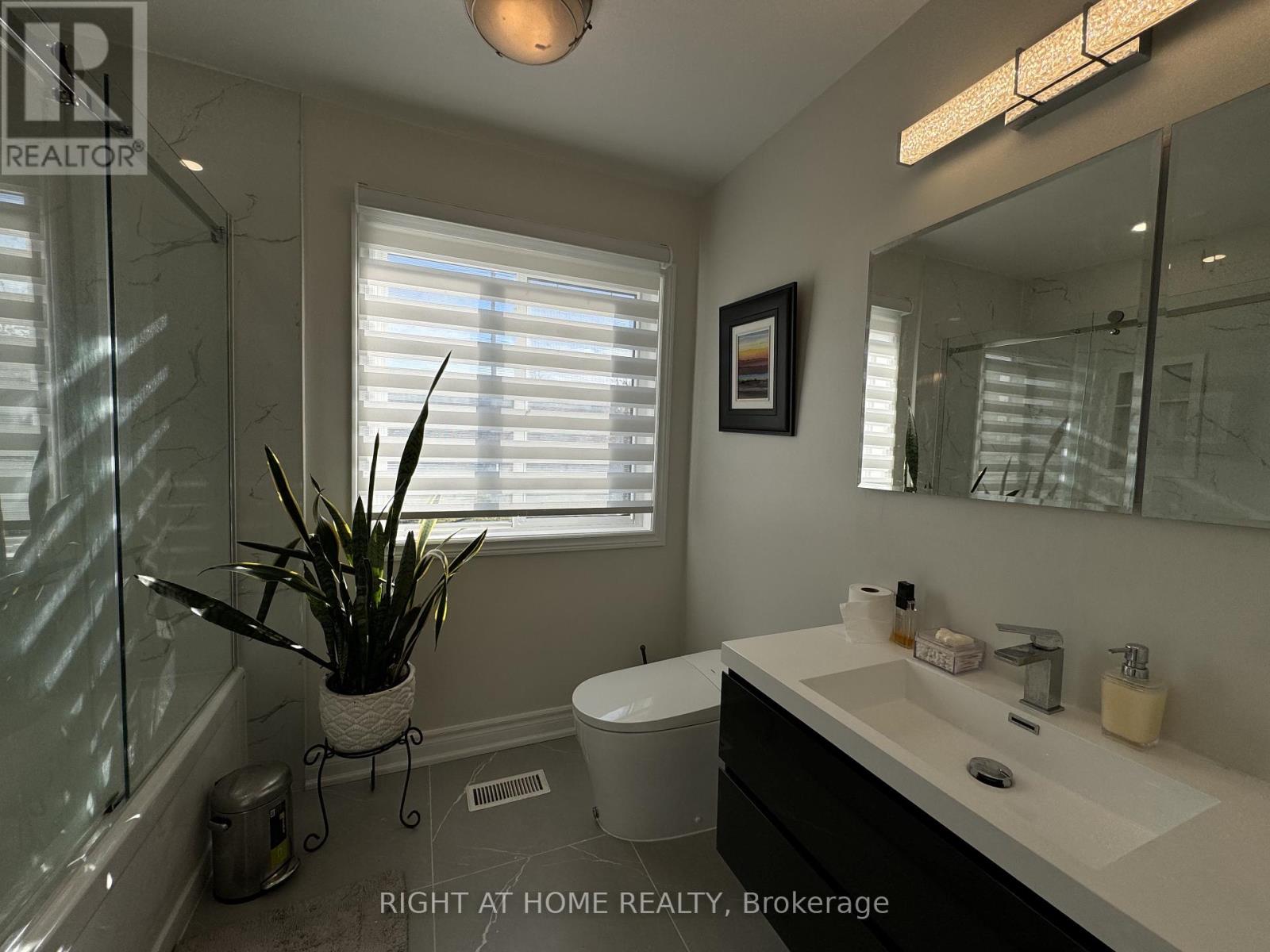 Upper 164 Guildwood Parkway, Toronto, Ontario  M1E 1P4 - Photo 8 - E13139340