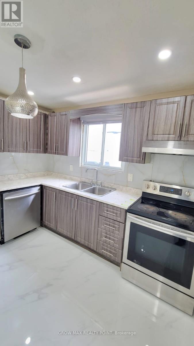 36 Bramhall Circle, Brampton, Ontario  L6V 2G4 - Photo 3 - W13139342
