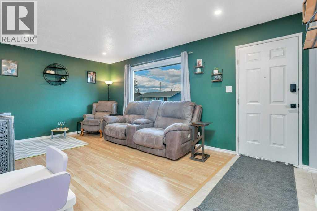 5220 Lawton Avenue, Blackfalds, Alberta  T0M 0J0 - Photo 5 - A2310434
