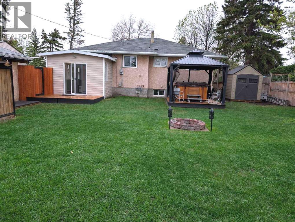 1122 Centre Street, Carstairs, Alberta  T0M 0N0 - Photo 2 - A2294697