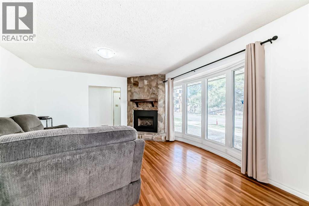 2215 37 Street SW, Calgary, Alberta  T3A 3A5 - Photo 4 - A2308381