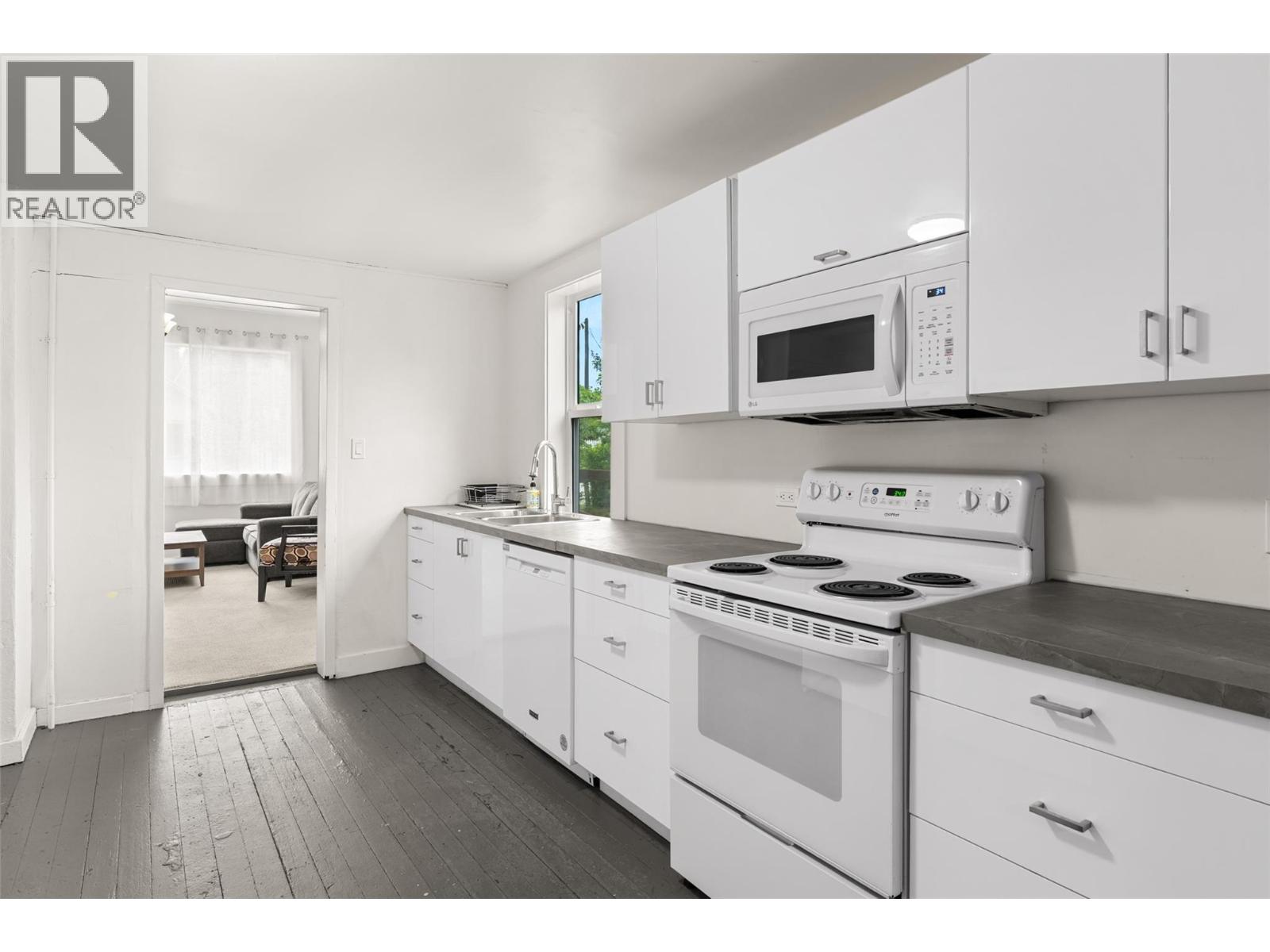 604 Fourth Street E, Revelstoke, British Columbia  V0E 2S0 - Photo 12 - 10385422