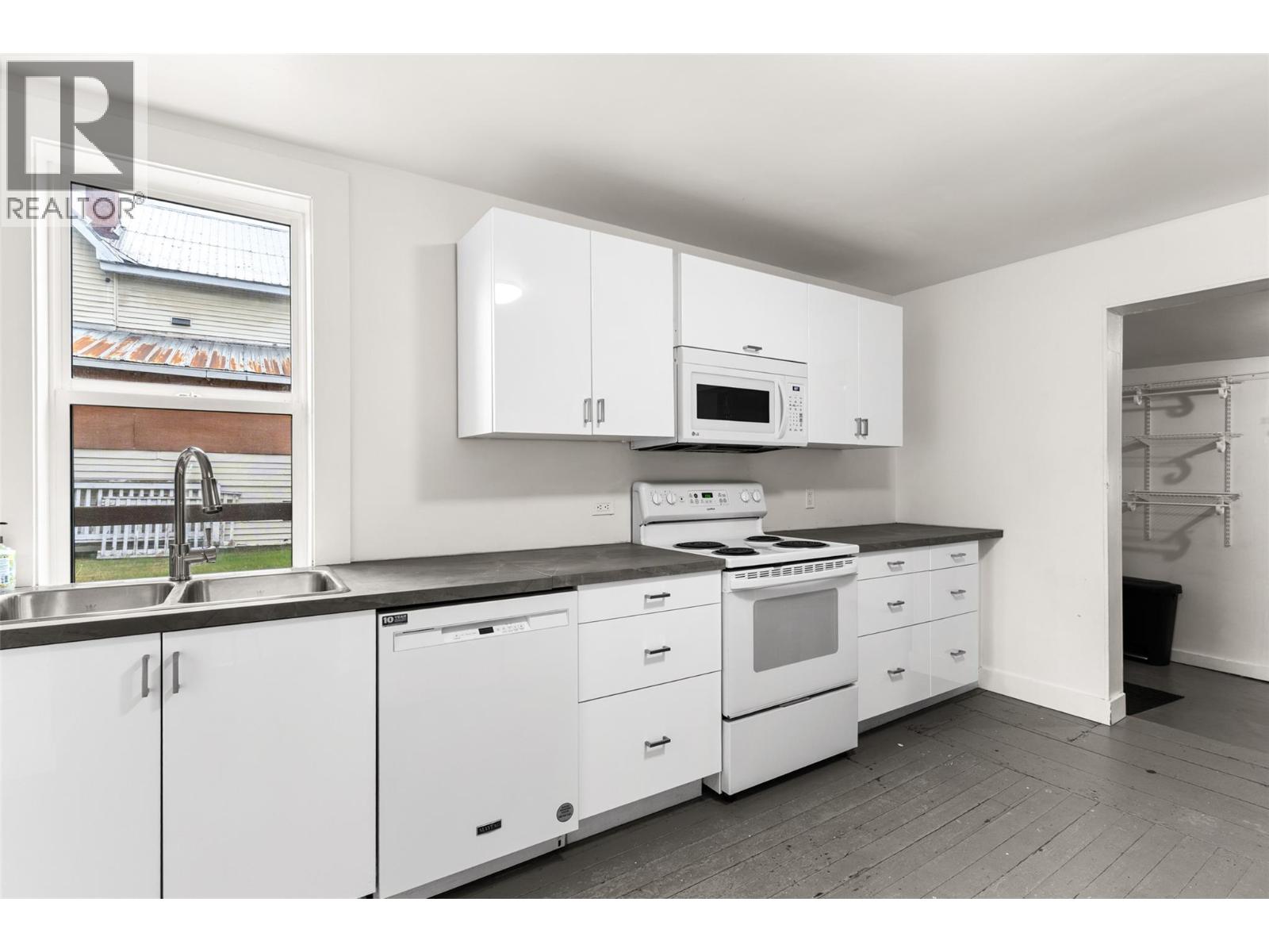 604 Fourth Street E, Revelstoke, British Columbia  V0E 2S0 - Photo 10 - 10385422