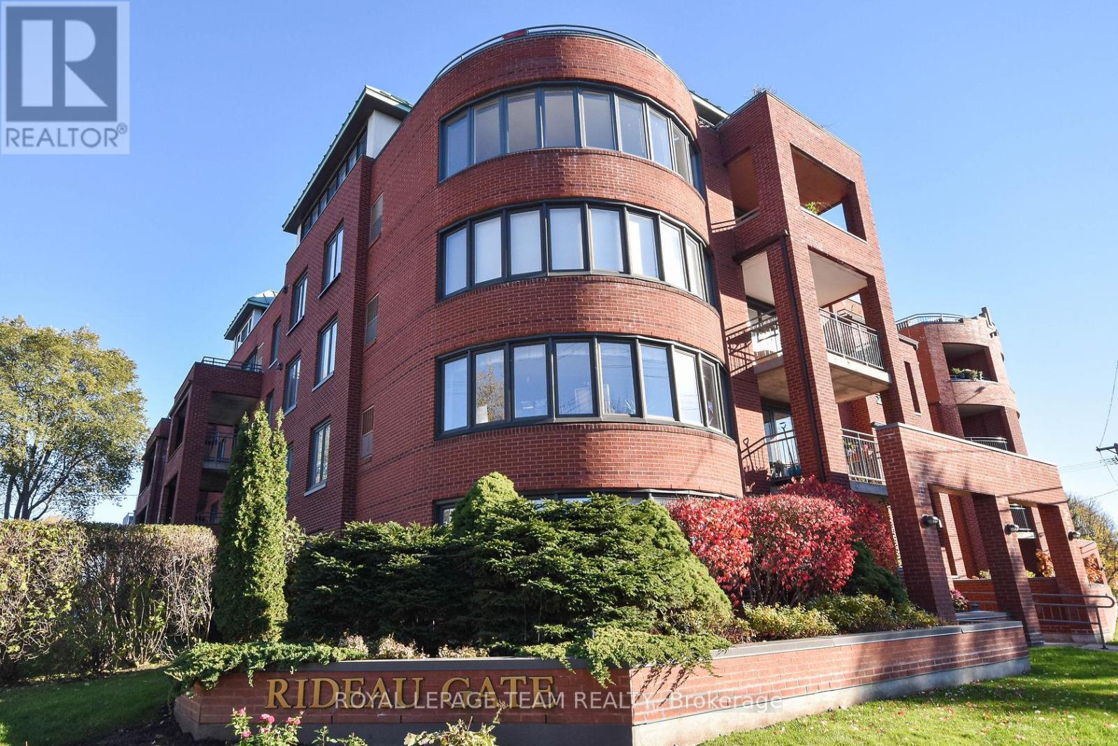 203 - 959 North River Road, Ottawa, Ontario  K1K 3V3 - Photo 1 - X13139358