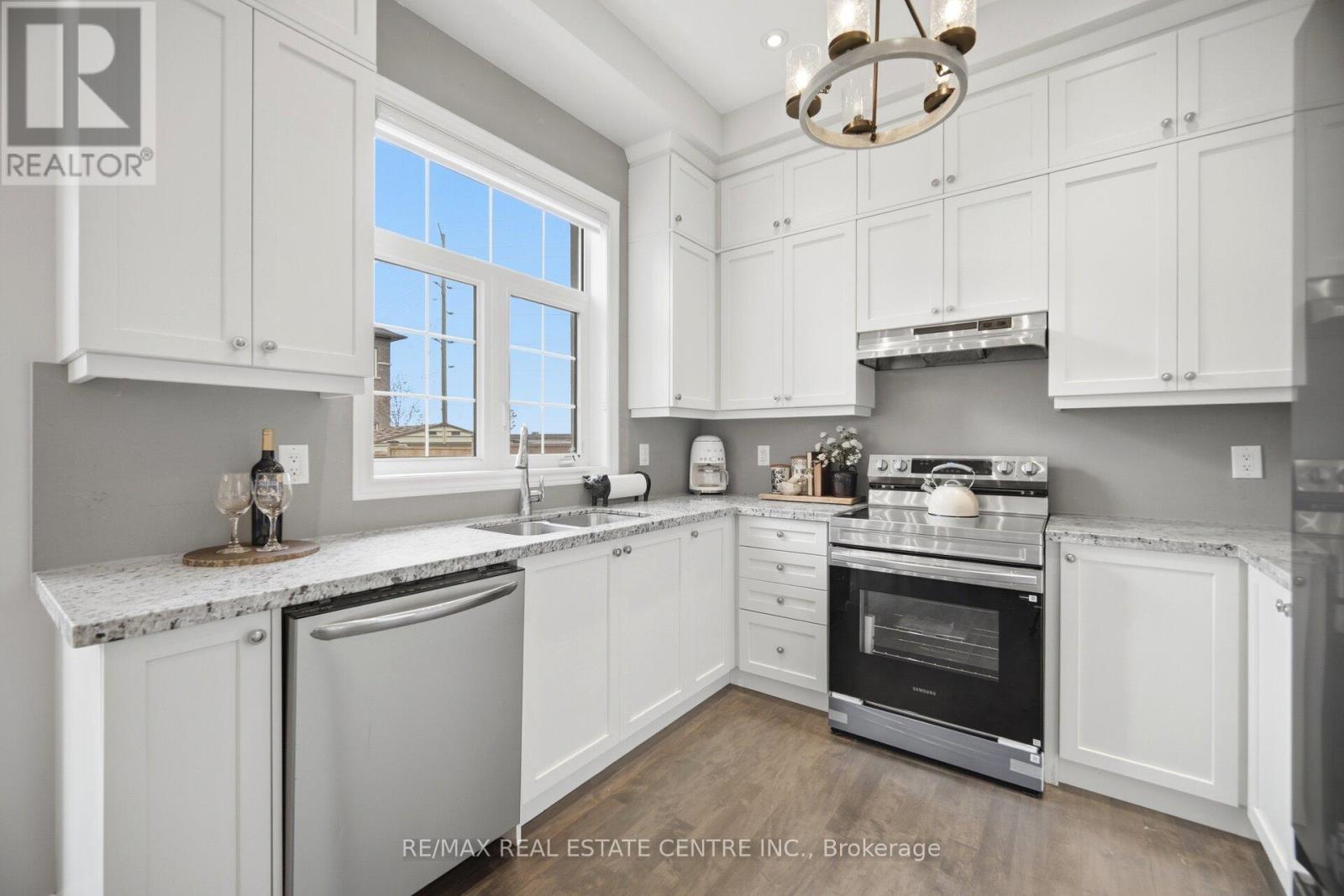 24 Duffel Crescent, Halton Hills, Ontario  L7G 0M1 - Photo 12 - W13121052