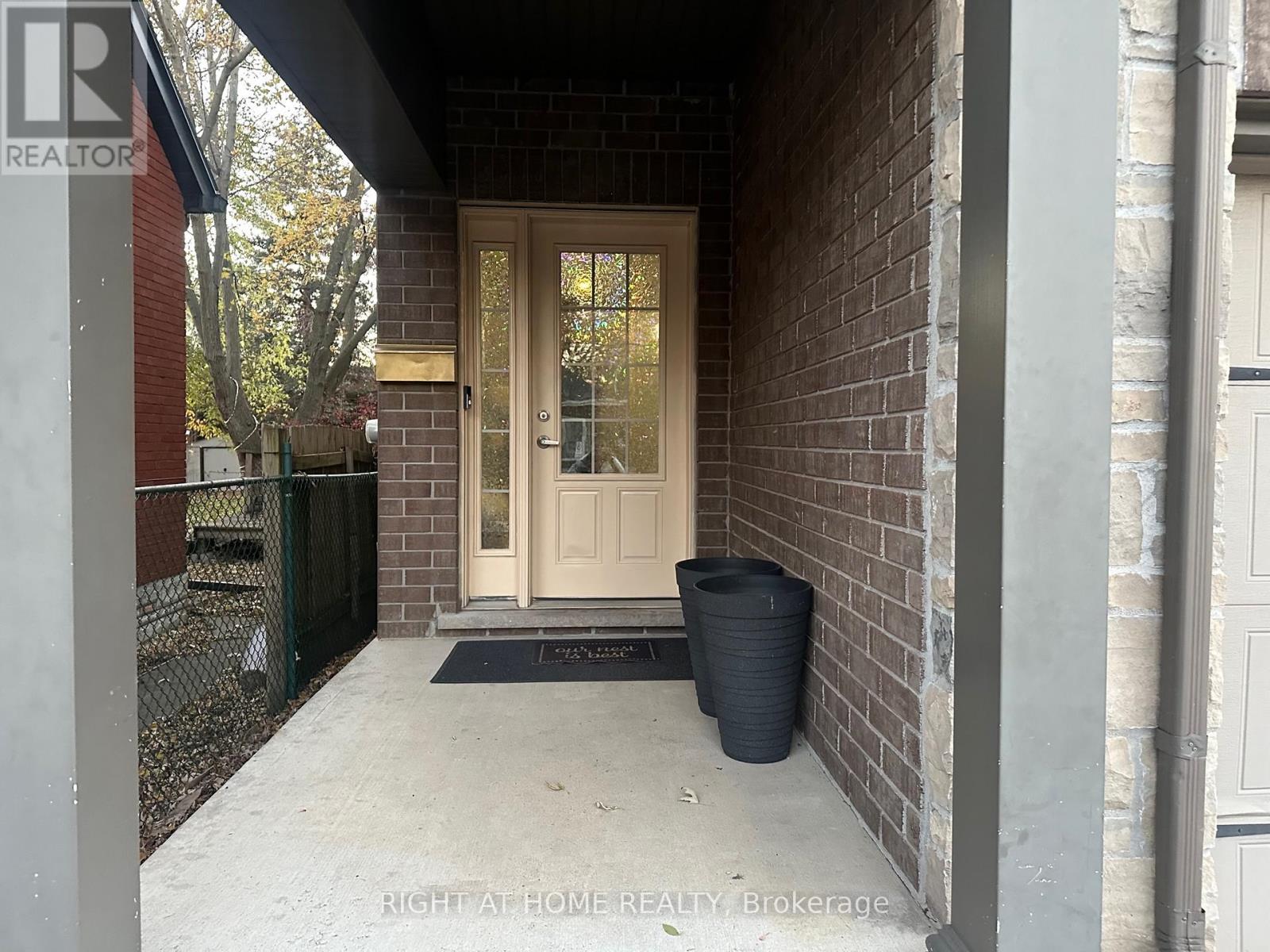 A - 42 St Paul Avenue, Brantford, Ontario  N3T 4E6 - Photo 3 - X13139354