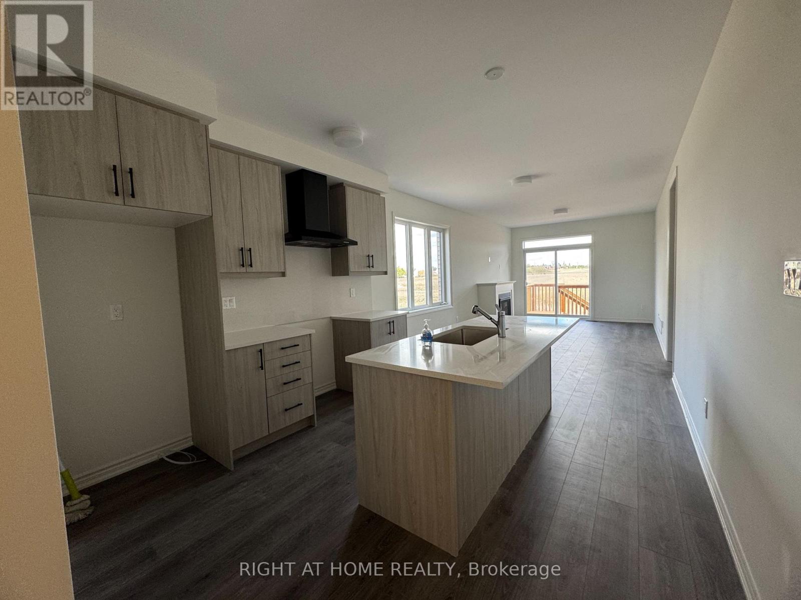 62 Debois St Main Unit Street, Kawartha Lakes, Ontario  K9V 6A9 - Photo 10 - X13131404