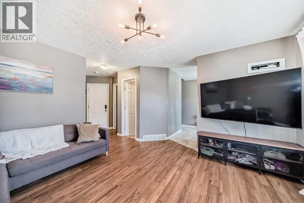 173 Eversyde Common SW, Calgary, Alberta  T2Y 4Z5 - Photo 10 - A2310892