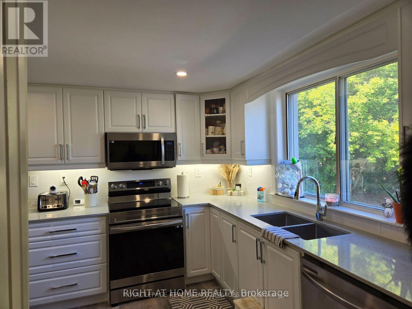 2 - 18 Ewing Street, Halton Hills (Georgetown), Ontario  L7G 2P7 - Photo 5 - W13139380
