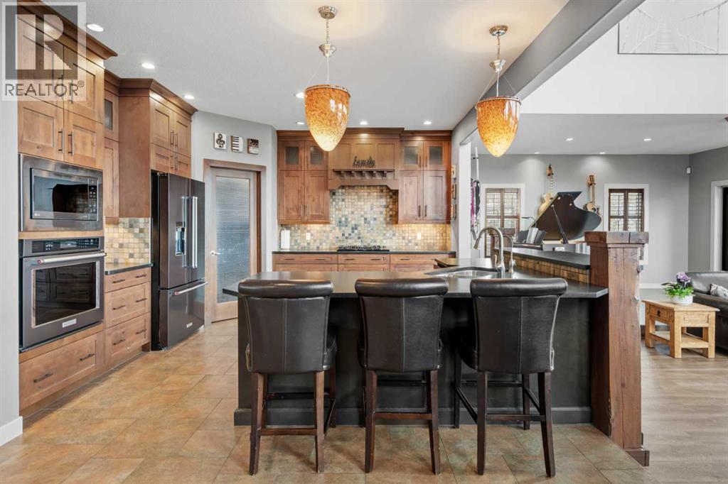 88 Crestridge Way SW, Calgary, Alberta  T3B 5Z2 - Photo 5 - A2308823