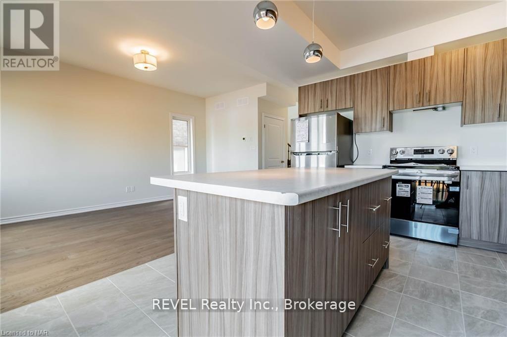 Upper - 77 Renfrew Trail, Welland, Ontario  L3C 0K2 - Photo 11 - X13139412