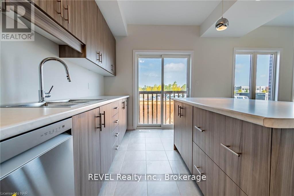 Upper - 77 Renfrew Trail, Welland, Ontario  L3C 0K2 - Photo 12 - X13139412