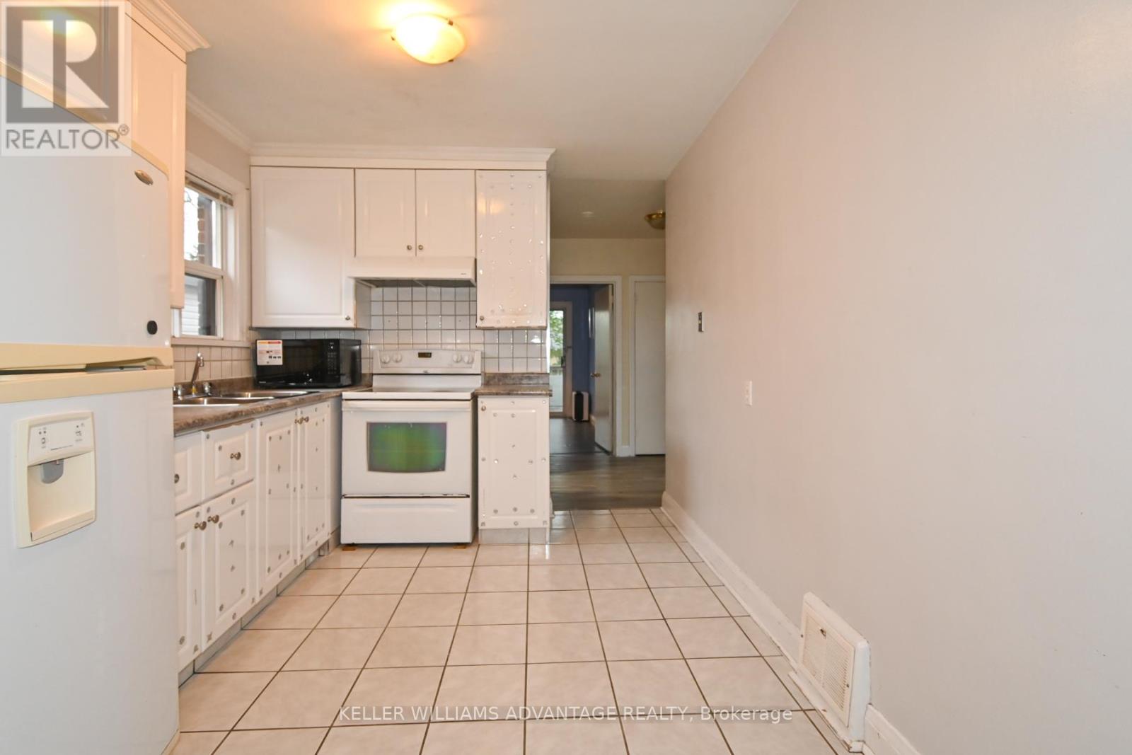 12 Coniston Road, Toronto, Ontario  M1L 2J7 - Photo 4 - E13139402