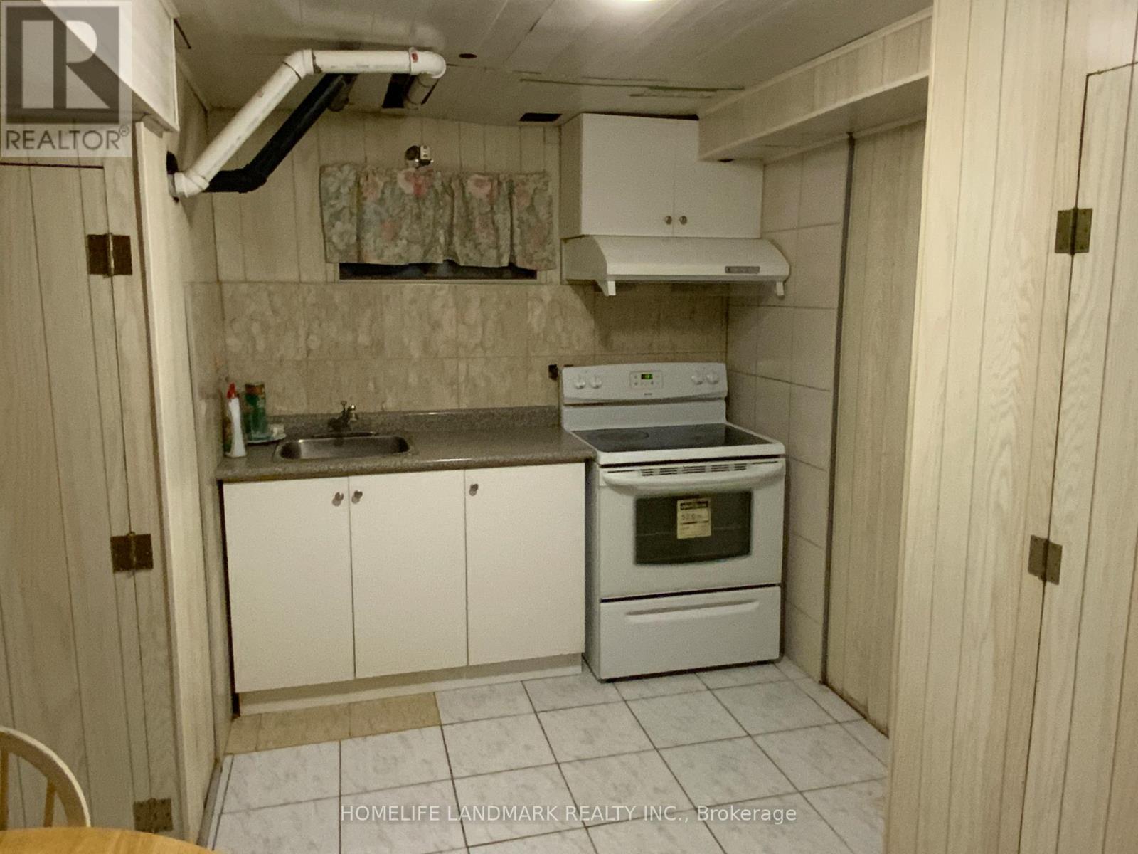 2293 Delkus Crescent, Mississauga, Ontario L5A 1K8 - Photo 13 - W13139410