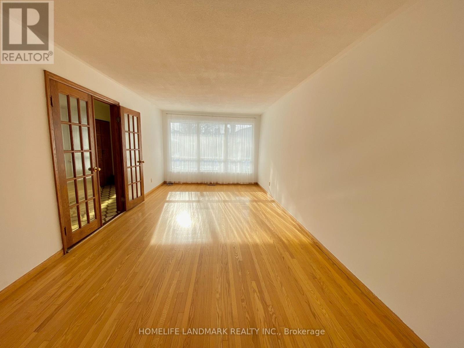 2293 Delkus Crescent, Mississauga, Ontario L5A 1K8 - Photo 2 - W13139410