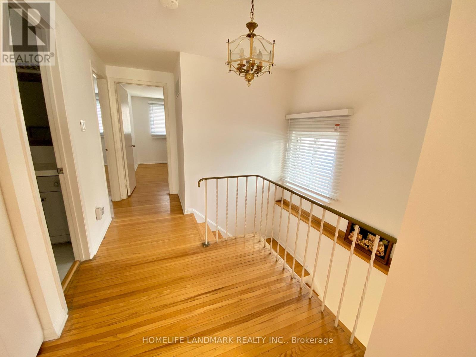 2293 Delkus Crescent, Mississauga, Ontario L5A 1K8 - Photo 5 - W13139410